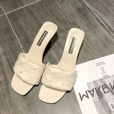 Νέο μοντέλο γυναικείες παντόφλες από faux δέρμα με τετράγωνο ταούνι