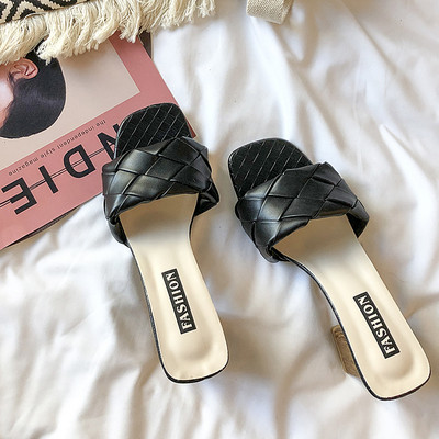 Νέο μοντέλο γυναικείες παντόφλες από faux δέρμα με τετράγωνο ταούνι