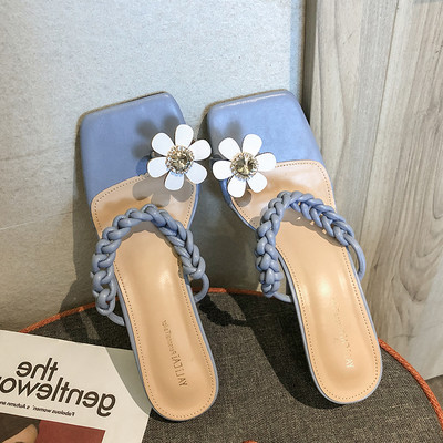 Novi model ženskih papuča sa petom i 3D elementom