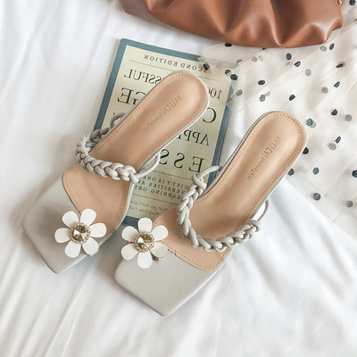 Novi model ženskih papuča sa petom i 3D elementom