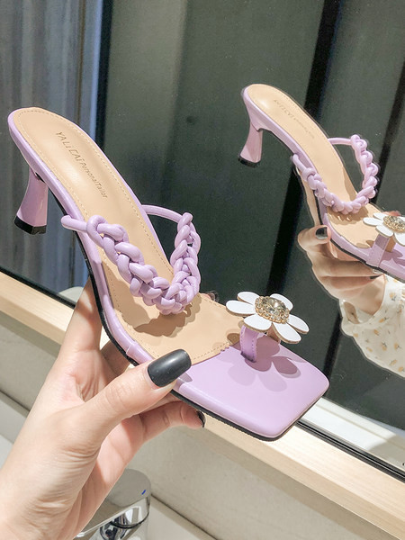 Novi model ženskih papuča sa petom i 3D elementom