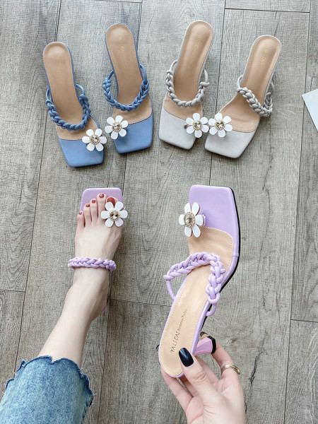 Novi model ženskih papuča sa petom i 3D elementom