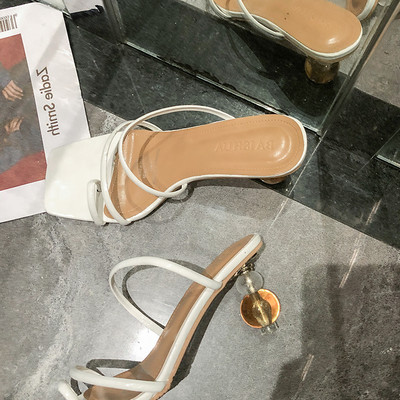 Νέο μοντέλο γυναικείες παντόφλες με λουράκια και τακούνι