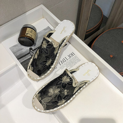 Γυναικείες παντόφλες με επίπεδη σόλα και κέντημα