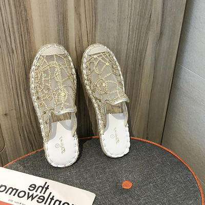 Γυναικείες παντόφλες με επίπεδη σόλα και κέντημα