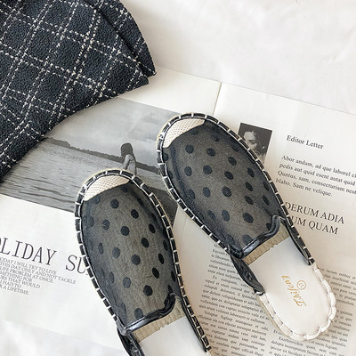 Γυναικείες παντόφλες με επίπεδη σόλα και κέντημα