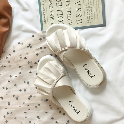 Γυναικείες παντόφλες με επίπεδη σόλα σε δύο χρώματα