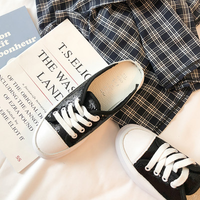 Καθημερινές κλειστές παντόφλες με πούλιες