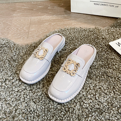 Γυναικείες παντόφλες casual από οικολογικό δέρμα και μεταλλική διακόσμηση