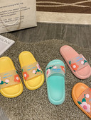 Παντόφλες από καουτσούκ με λουλούδια απλικέ - επίπεδη σόλα