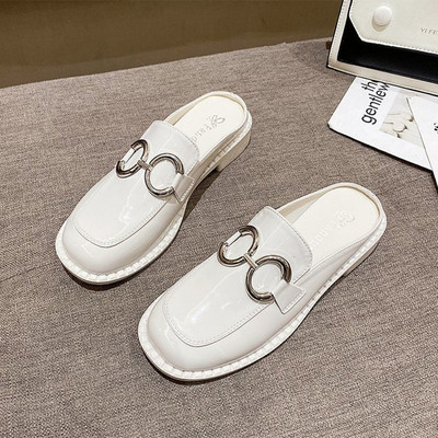 Γυναικείες έκο δερμάτινες παντόφλες casual με μεταλλική διακόσμηση σε διάφορα χρώματα