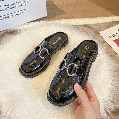 Γυναικείες έκο δερμάτινες παντόφλες casual με μεταλλική διακόσμηση σε διάφορα χρώματα