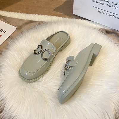 Γυναικείες έκο δερμάτινες παντόφλες casual με μεταλλική διακόσμηση σε διάφορα χρώματα