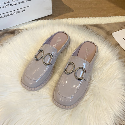 Γυναικείες έκο δερμάτινες παντόφλες casual με μεταλλική διακόσμηση σε διάφορα χρώματα