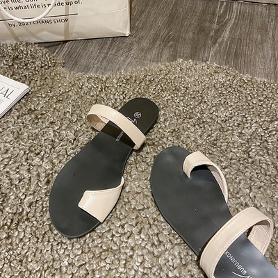 Γυναικείες παντόφλες με επίπεδη σόλα σε δύο χρώματα