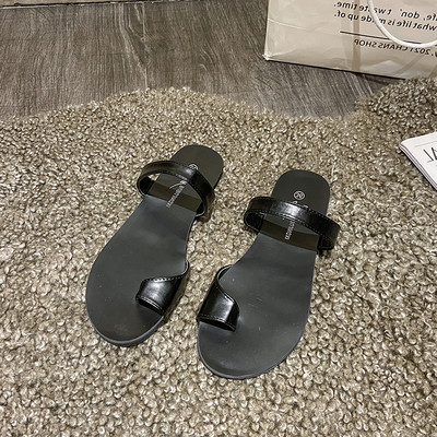 Γυναικείες παντόφλες με επίπεδη σόλα σε δύο χρώματα