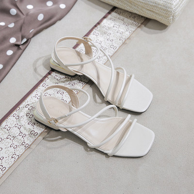 Νέο μοντέλο γυναικεία σανδάλια με τετράγωνο τακούνι και λουράκια