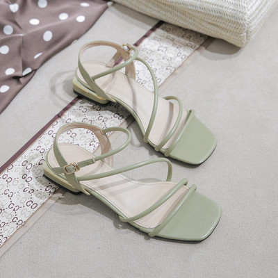 Νέο μοντέλο γυναικεία σανδάλια με τετράγωνο τακούνι και λουράκια