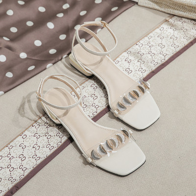 Νέο μοντέλο γυναικεία σανδάλια με τετράγωνο τακούνι και λουράκια