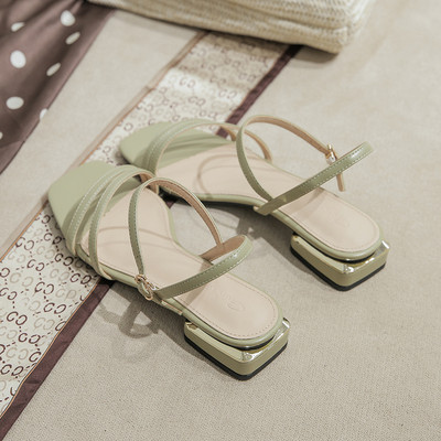 Νέο μοντέλο γυναικεία σανδάλια με τετράγωνο τακούνι και λουράκια