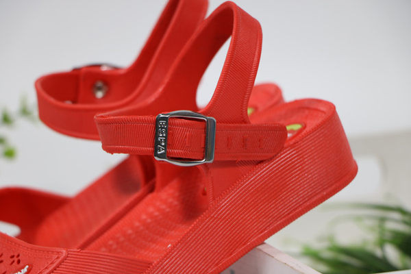 Casual γυναικεία σανδάλια με επίπεδη σόλα - τρία χρώματα