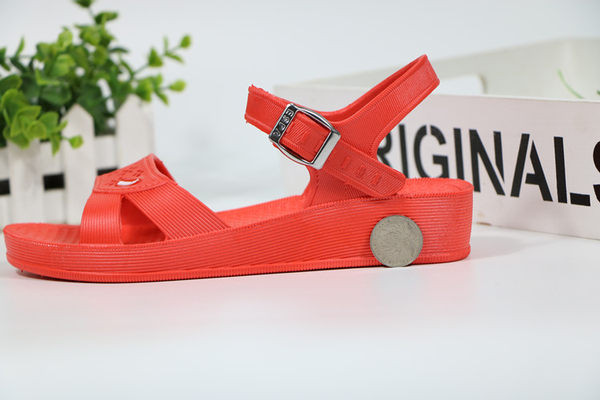 Casual γυναικεία σανδάλια με επίπεδη σόλα - τρία χρώματα