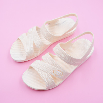 Kelių spalvų laisvalaikio moteriškos basutės – plokščiu padu