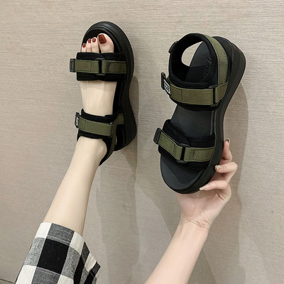 Casual γυναικεία σανδάλια με λουράκια βελκρό και επίπεδη σόλα