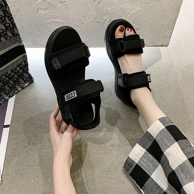 Γυναικεία σπορ και casual σανδάλια με πλατφόρμα