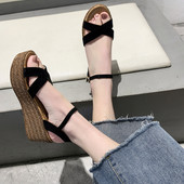 Ležerne sandale s platformom i remenčićima od eko brušene kože