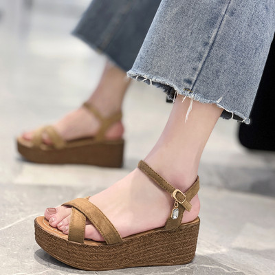 Ležerne sandale s platformom i remenčićima od eko brušene kože