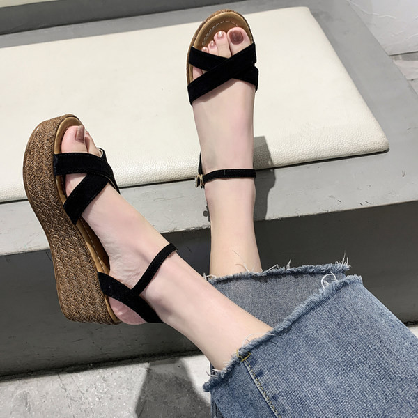 Ležerne sandale s platformom i remenčićima od eko brušene kože