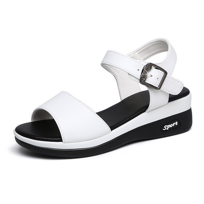 Casual γυναικεία σανδάλια από οικολογικό δέρμα με πλατφόρμα 4,5 cm