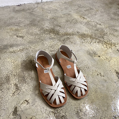 Γυναικεία σανδάλια με έκο δερμάτινα λουράκια και επίπεδη σόλα σε διάφορα χρώματα