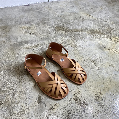 Γυναικεία σανδάλια με έκο δερμάτινα λουράκια και επίπεδη σόλα σε διάφορα χρώματα