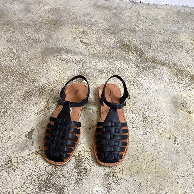 Γυναικεία σανδάλια με έκο δερμάτινα λουράκια και επίπεδη σόλα σε διάφορα χρώματα