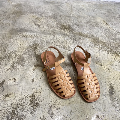 Γυναικεία σανδάλια με έκο δερμάτινα λουράκια και επίπεδη σόλα σε διάφορα χρώματα