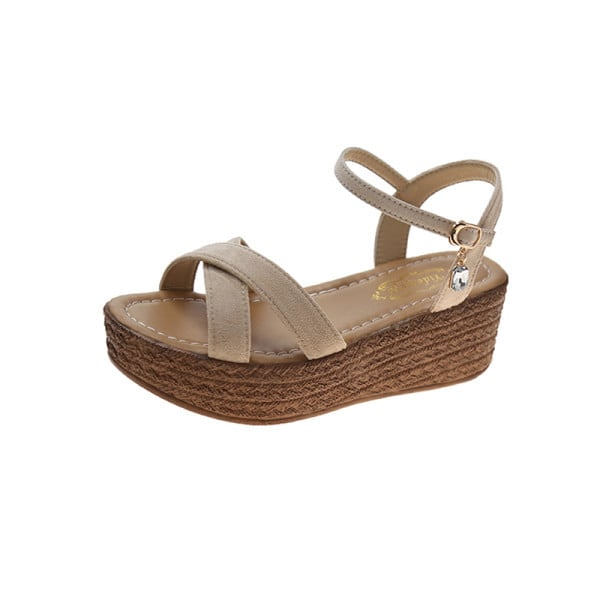 Καθημερινά σανδάλια πλατφόρμας και σταυροτά λουράκια