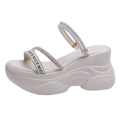 Γυναικεία casual σανδάλια με ψηλή πλατφόρμα και λεπτούς ιμάντες