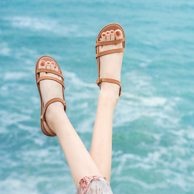 Καθημερινά γυναικεία έκο δερμάτινα σανδάλια σε καφέ και μαύρο χρώμα