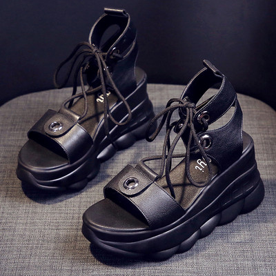 Ženske sandale s visokom platformom i vezicama