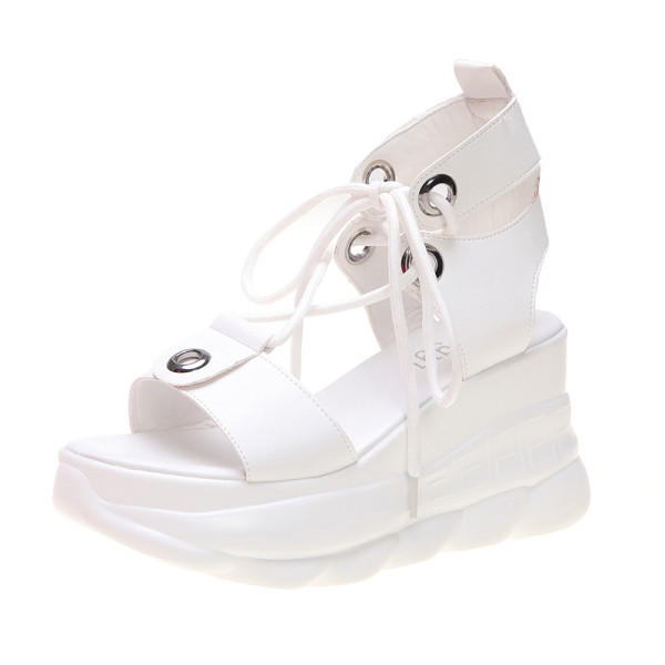 Ženske sandale s visokom platformom i vezicama