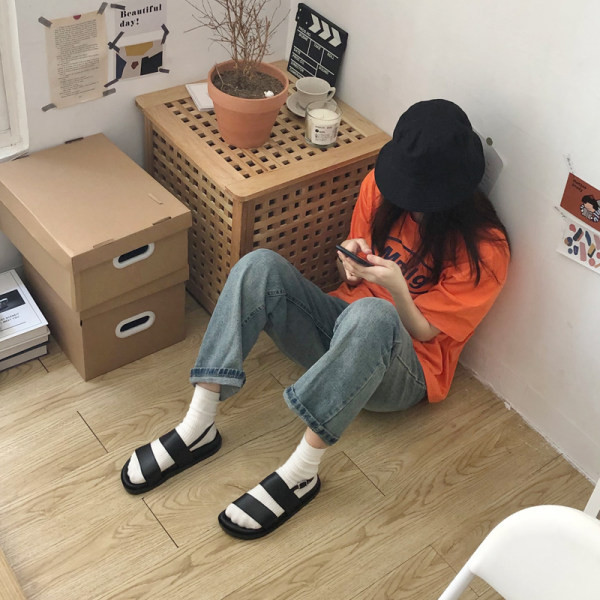 Juodos spalvos moteriškos guminės basutės