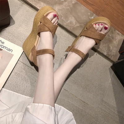 Νέο μοντέλο γυναικεία  σανδάλια σε πλατφόρμα και σε τρία χρώματα