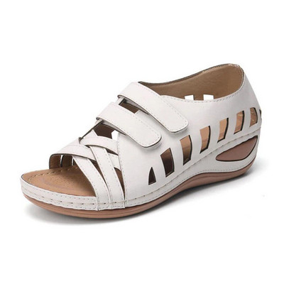 Mitmes värvitoonis takjakinnitusega vabaaja naiste sandaalid