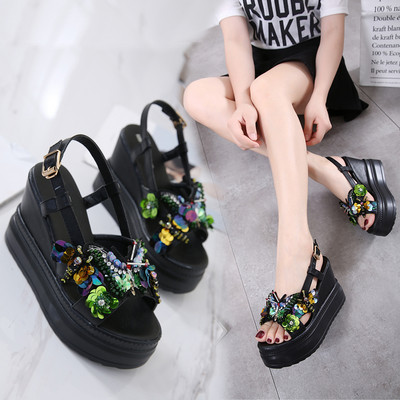 Μοντέρνα γυναικεία σανδάλια πλατφόρμας - διάφορα μοντέλα