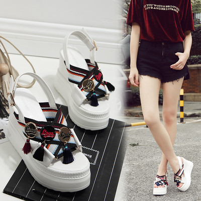 Μοντέρνα γυναικεία σανδάλια πλατφόρμας - διάφορα μοντέλα