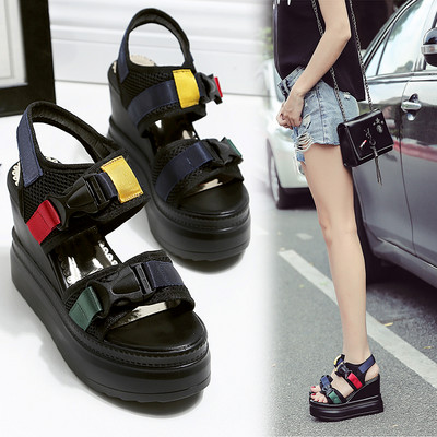 Μοντέρνα γυναικεία σανδάλια πλατφόρμας - διάφορα μοντέλα