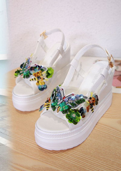 Μοντέρνα γυναικεία σανδάλια πλατφόρμας - διάφορα μοντέλα