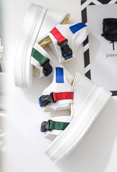 Μοντέρνα γυναικεία σανδάλια πλατφόρμας - διάφορα μοντέλα